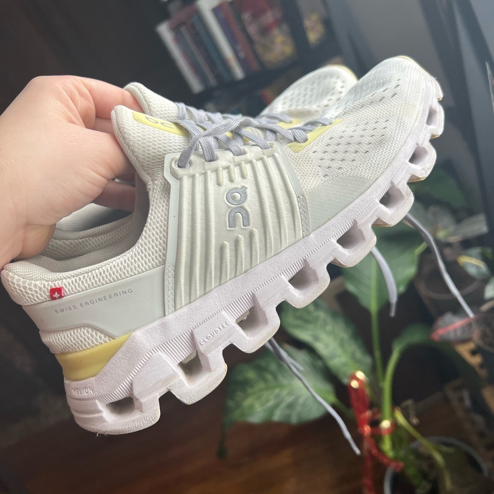 On cloud, cloud swift, size 7.5 workout shoes.